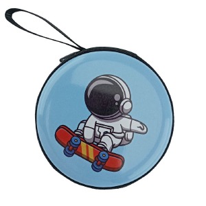 Чехол под наушники/кабеля металлический круглый 7см Космонавт "Скейт" - фото