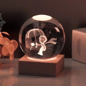 Ночник хрустальный шар 8см маленький принц 2 на деревянной подставке LED подсветка/от USB - фото