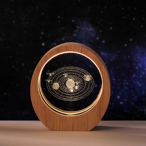 Ночник хрусталь плоский на деревяной подставке 6см система планет LED подсетка/от USB - фото