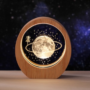 Ночник хрусталь плоский на деревяной подставке 6см девочка на орбите LED подсетка/от USB - фото
