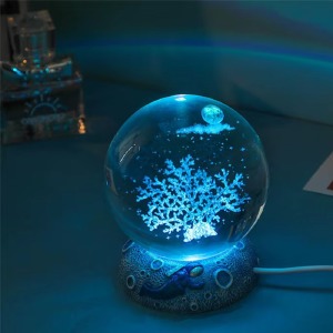 Ночник хрустальный шар 6см коралл на деревянной подставке LED подсветка/от USB - фото