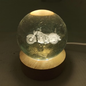 Ночник хрустальный шар 8см мотоцикл на деревянной подставке LED подсветка/от USB - фото