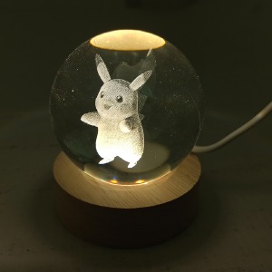 Ночник хрустальный шар 6см Пикачу на деревянной подставке LED подсветка/от USB - фото