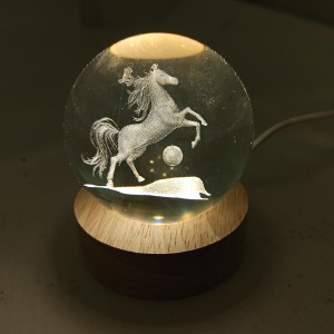 Ночник хрустальный шар 8см лошадь на деревянной подставке LED подсветка/от USB - фото