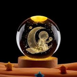 Ночник хрустальный шар 8см космонавт на луне на деревянной подставке LED подсветка/от USB - фото