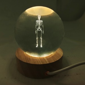 Ночник хрустальный шар 6см скелет на деревянной подставке LED подсветка/от USB - фото