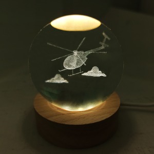 Ночник хрустальный шар 8см вертолет на деревянной подставке LED подсветка/от USB - фото