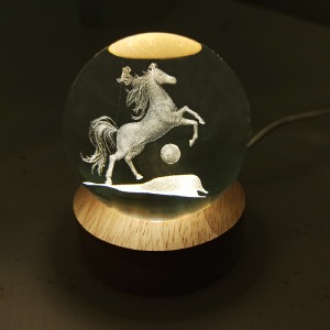 Ночник хрустальный шар 8см лошадь на деревянной подставке LED подсветка/от USB - фото