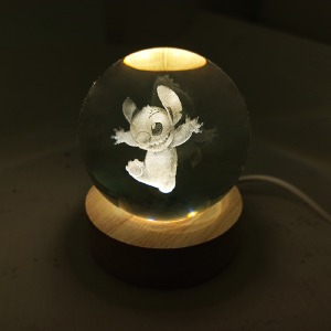 Ночник хрустальный шар 8см Стич на деревянной подставке LED подсветка/от USB - фото