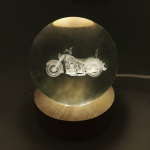 Ночник хрустальный шар 8см мотоцикл на деревянной подставке LED подсветка/от USB - фото